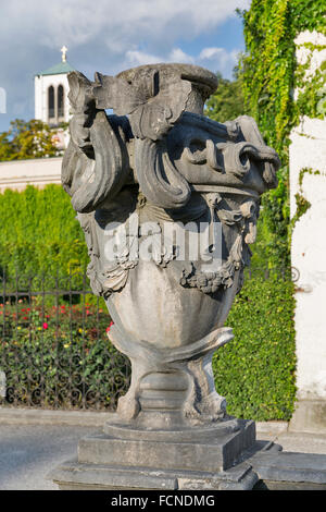 Statua nel giardino di Mirabell a Salisburgo, Austria, Unesco patrimonio dell'umanità. Foto Stock