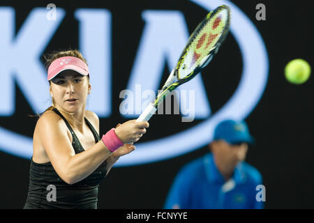 Melbourne, Australia. 24 gen 2016. Belinda Bencic della Svizzera in azione in un quarto round match contro Maria Sharapova della Federazione russa il giorno sette del 2016 Australian Open Grand Slam torneo di tennis a Melbourne Park a Melbourne, Australia. Maria Sharapova ha vinto 75 75. Sydney bassa/Cal Sport Media/Alamy Live News Foto Stock