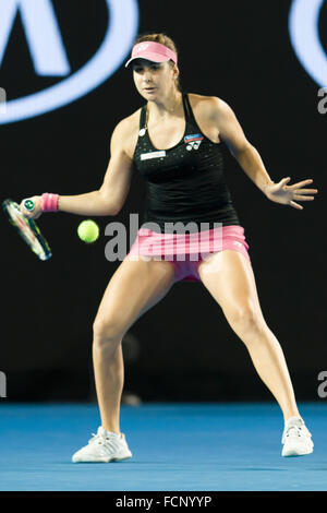 Melbourne, Australia. 24 gen 2016. Belinda Bencic della Svizzera in azione in un quarto round match contro Maria Sharapova della Federazione russa il giorno sette del 2016 Australian Open Grand Slam torneo di tennis a Melbourne Park a Melbourne, Australia. Maria Sharapova ha vinto 75 75. Sydney bassa/Cal Sport Media/Alamy Live News Foto Stock