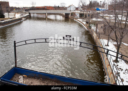 La pietra focaia fiume nel centro cittadino di Flint, Michigan, Stati Uniti d'America Foto Stock