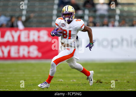 Carson, CA. 23 gen 2016. Il team americano wide receiver Mickens Jaydon (81), Washington NFLPA Collegiata ciotola all'StubHub Center di Carson, CA. La squadra nazionale ha sconfitto il team americano 18-15. Jordon Kelly/CSM/Alamy Live News Foto Stock