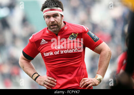 Treviso, Italia. Il 24 gennaio, 2016. Munster lettore del Billy Holland guarda durante il Rugby Champions Cup match tra Benetton Treviso e Munster Rugby il 24 gennaio, 2016 a Monigo Stadium. Credito: Andrea Spinelli/Alamy Live News Foto Stock