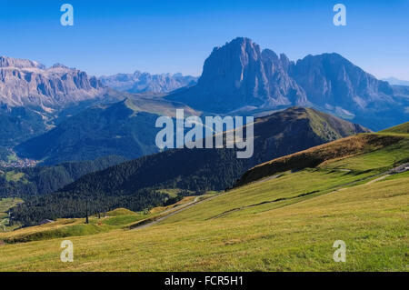 Sassolungo e Sassopiatto in den italienischen Dolomiten - Montagne Sassolungo e Sassopiatto in Dolomiti italiane Foto Stock