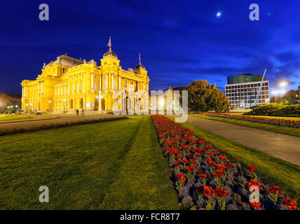 Zagabria teatro nazionale nella notte Foto Stock