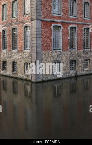 Il vecchio castello arrugginito in Beloeille - Belgio Foto Stock