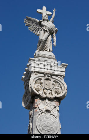 Memoriale per i vigili del fuoco in necropoli Cristobal Colon, quartiere Vedado, Havana, Cuba Foto Stock