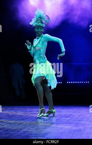 Showgirl presso il Tropicana Club, Havana, Cuba Foto Stock