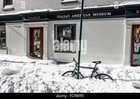 Italian American Museum dopo il blizzard di Gennaio 2016 Foto Stock