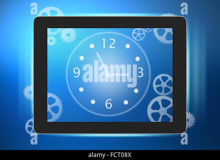Tablet con un orologio e gli ingranaggi sullo schermo. Foto Stock