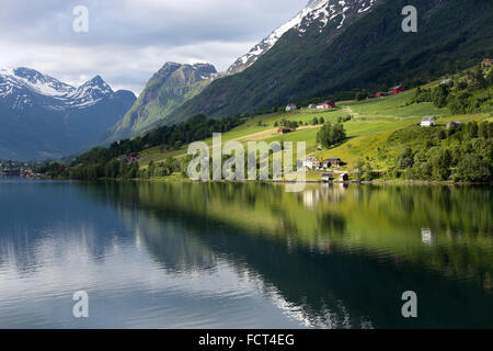 Norvegia, Olden. Drammatico paesaggio fotografia. Foto Stock
