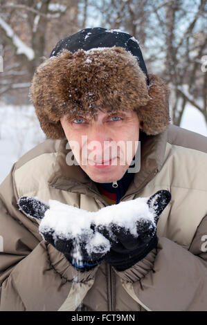 Neve In mani Foto Stock