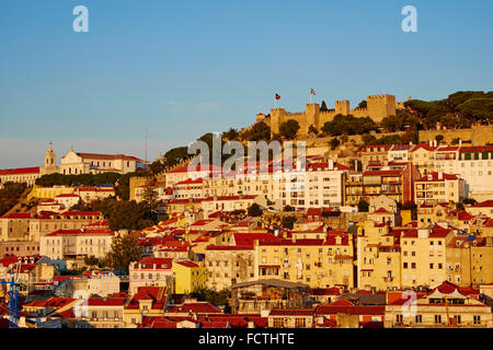 Il Portogallo, Lisbona, città e Castelo Sao Jorge o il Castello di San Giorgio Foto Stock