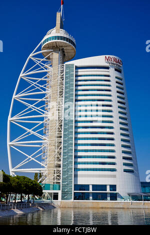 Il Portogallo, Lisbona, torre Vasco da Gama una miriade di hotel Foto Stock