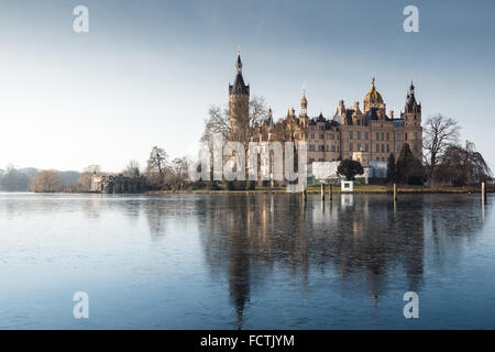 Il Castello di Schwerin in inverno in Germania Foto Stock