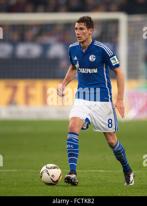 Gelsenkirchen (Germania). 24 gen 2016. Schalke's Leon Goretzka in azione durante la Bundesliga tedesca partita di calcio tra FC Schalke 04 e il Werder Brema nella Veltins Arena di Gelsenkirchen, Germania, 24 gennaio 2016. Foto: MARIUS BECKER/dpa/Alamy Live News Foto Stock