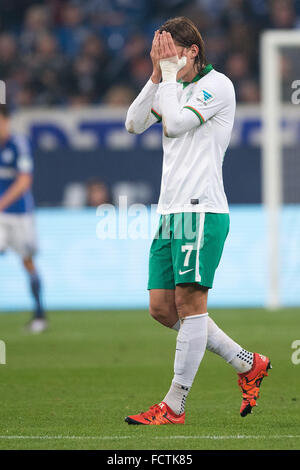 Gelsenkirchen (Germania). 24 gen 2016. Brema Jannik Vestergaard in azione durante la Bundesliga tedesca partita di calcio tra FC Schalke 04 e il Werder Brema nella Veltins Arena di Gelsenkirchen, Germania, 24 gennaio 2016. Foto: MARIUS BECKER/dpa/Alamy Live News Foto Stock