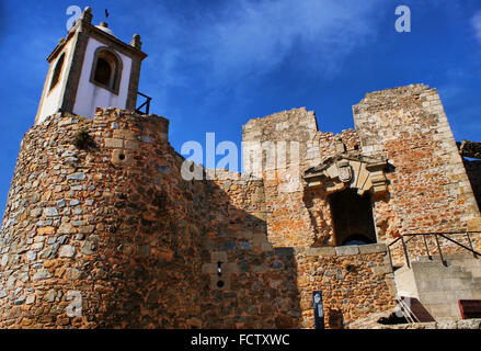 Rovine di Cristovao de Moura palace a Castelo Rodrigo, Portogallo Foto Stock