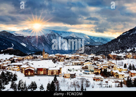 Vista di Aussois al tramonto, Francia Foto Stock