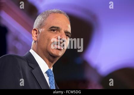 Ex procuratore generale Eric Holder parla al 2016 Rete Nazionale di Azione re Giorno Colazione Gennaio 18, 2016 a Washington, DC. Foto Stock