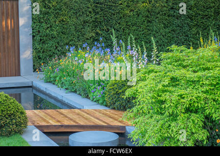 Il giardino Homebase rifugio urbano progettato da Adam Frost. RHS Chelsea Flower Show 2015. Foto Stock