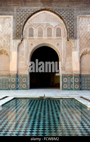 Ben Youssef Medersa, scuola islamica attaccato alla Moschea Ben Youssef, Marrakech, Marocco Foto Stock