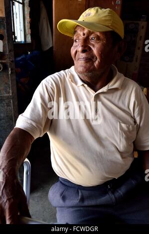 Chicha de Jora - mais fermentato- casa tipici in CATACAOS. Dipartimento di Piura .PERÙ Foto Stock