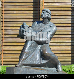 Antico monumento del principe Yaroslav il Saggio all'ingresso del Golden Gate di Kiev. Capitale di Kievan Rus - città di Kyiv. Foto Stock