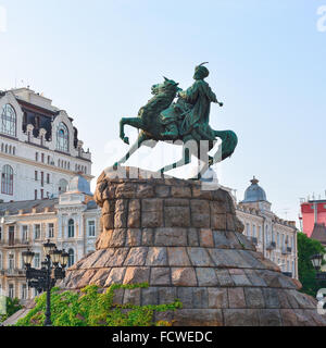 Monumento a hetman di Ucraina Bogdan Khmelnitsky sulla piazza di Sofia a Kiev. Capitale dell'Ucraina - città di Kyiv. Foto Stock