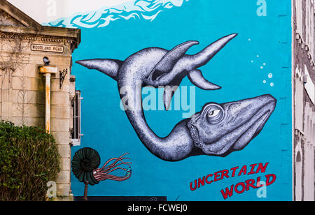 Arte di strada nel centro di Bristol, Regno Unito, mondo incerto da Lucas antics. Foto Stock