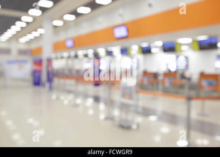 Defocalizzata banchi per il check-in in aeroporto - sfondo bokeh di fondo Foto Stock