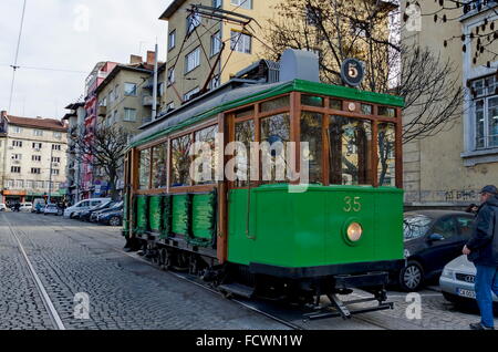 RETRO Vintage Tram Siemens per le strade di Sofia nel dicembre 2015, Bulgaria Foto Stock