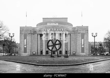 Berlino - gennaio 12: Il Volksbühne ("il popolo del teatro ") nel distretto Mitte di Berlino il 12 gennaio 2016 a Berlino. Foto Stock