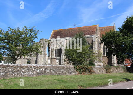 Una soleggiata VISTA DELLA CHIESA IN WINCHELSEA,EAST SUSSEX Foto Stock