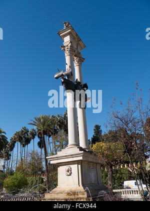 Monumento a Cristoforo Colombo e ai Monarchi Cattolici ferdinando e Isabella in un parco a Siviglia in Andalusia Spagna Foto Stock