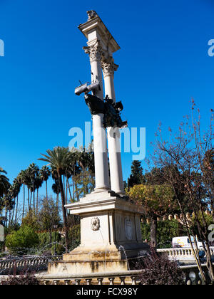 Monumento a Cristoforo Colombo e ai Monarchi Cattolici ferdinando e Isabella in un parco a Siviglia in Andalusia Spagna Foto Stock