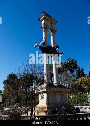 Monumento a Cristoforo Colombo e ai Monarchi Cattolici ferdinando e Isabella in un parco a Siviglia in Andalusia Spagna Foto Stock