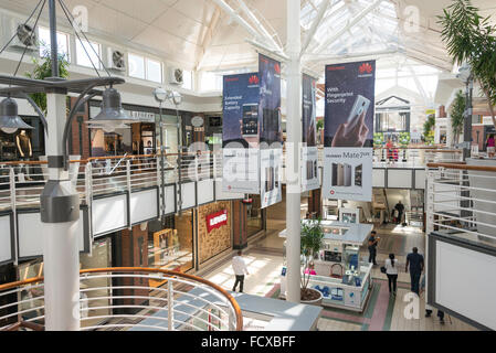 Interno del centro commerciale Victoria Wharf, Lungomare Victoria & Albert, Cape Town, Provincia del Capo Occidentale, Sud Africa Foto Stock