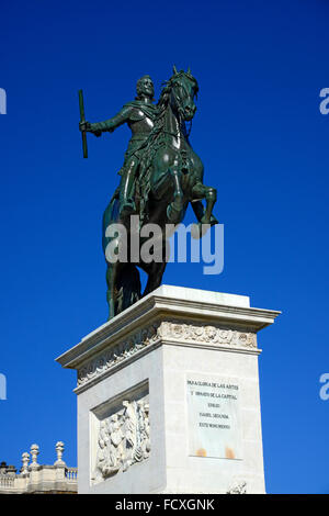 Plaza de Oriente Madrid Spagna ES Statua fontana Filippo IV Foto Stock