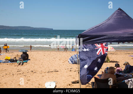 Sydney, Australia. Il 26 gennaio, 2016. Molti residenti di Sydney diretti verso la costa per celebrare il 2016 National Australia Day il 26 gennaio, qui a Palm Beach a Sydney le spiagge del nord le famiglie si sono divertiti e ci siamo goduti il pranzo su una giornata d'estate, Credito: modello10/Alamy Live News Foto Stock