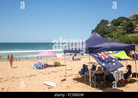 Sydney, Australia. Il 26 gennaio, 2016. Molti residenti di Sydney diretti verso la costa per celebrare il 2016 National Australia Day il 26 gennaio, qui a Palm Beach a Sydney le spiagge del nord le famiglie si sono divertiti e ci siamo goduti il pranzo su una giornata d'estate, Credito: modello10/Alamy Live News Foto Stock