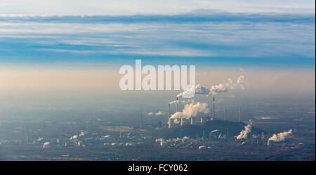 Vista aerea, E.ON Kraftwerke GmbH, Gelsenkirchen, centrali a carbone vegetale, l'energia fossile, Eon, cielo blu, Emision, camini pennacchio di fumo Foto Stock