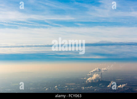 Vista aerea, E.ON Kraftwerke GmbH, Gelsenkirchen, centrali a carbone vegetale, l'energia fossile, Eon, cielo blu, Emision, camini pennacchio di fumo Foto Stock