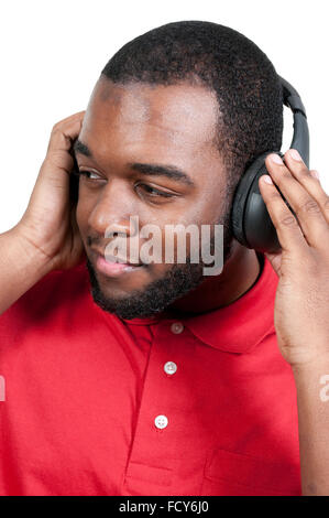 Uomo bello ascoltare un set di cuffie Foto Stock