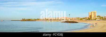 TENERIFE, Spagna - 17 gennaio 2013: Playa de las vistas spiaggia di Los Cristianos, Tenerife, Isole Canarie, Spagna Foto Stock