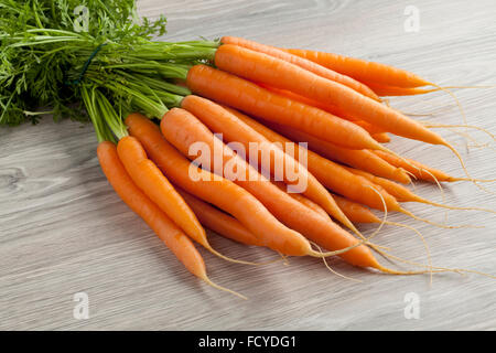 Nuovo mazzo di carote arancione Foto Stock