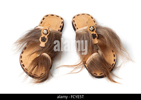 Marocchino tradizionale pantofole di capre capelli su sfondo bianco Foto Stock