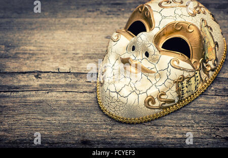 Maschera di carnevale arlecchino. Mardi Gras. Vacanze a sfondo. Vintage tonica Foto Stock