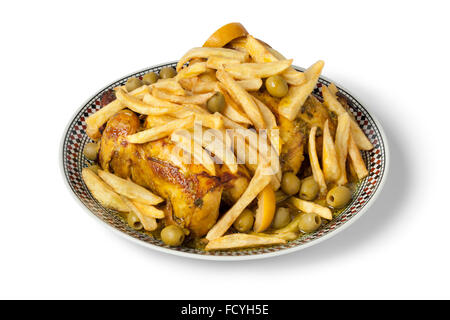 Marocchino tradizionale di pollo farcito con patatine fritte su sfondo bianco Foto Stock