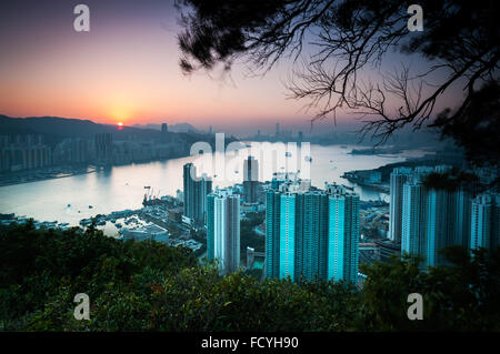 Tramonto sull isola di Hong Kong come visto da Devil's Peak, Kowloon Foto Stock