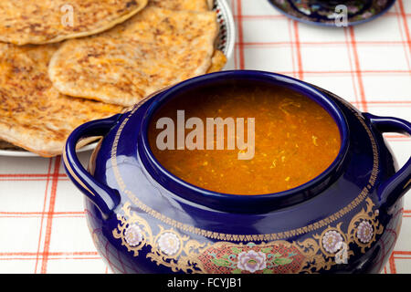 Harira marocchina e la zuppa di pancake riempito per il ramadan Foto Stock